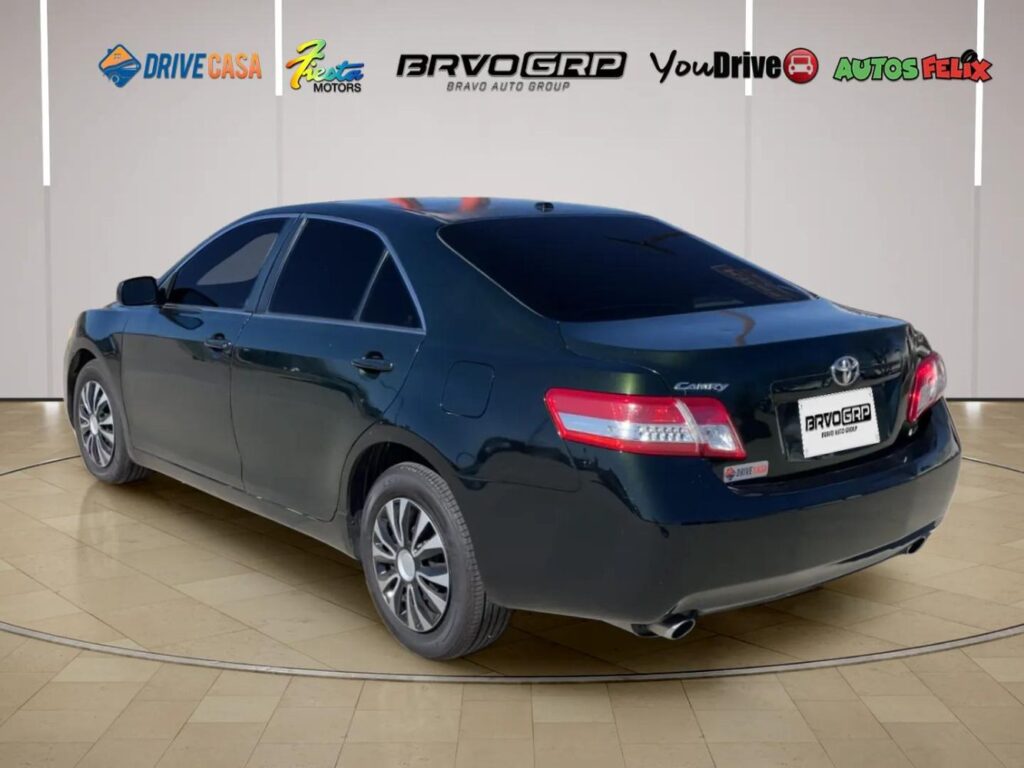 2011 Toyota Camry LE V6 6-Spd AT