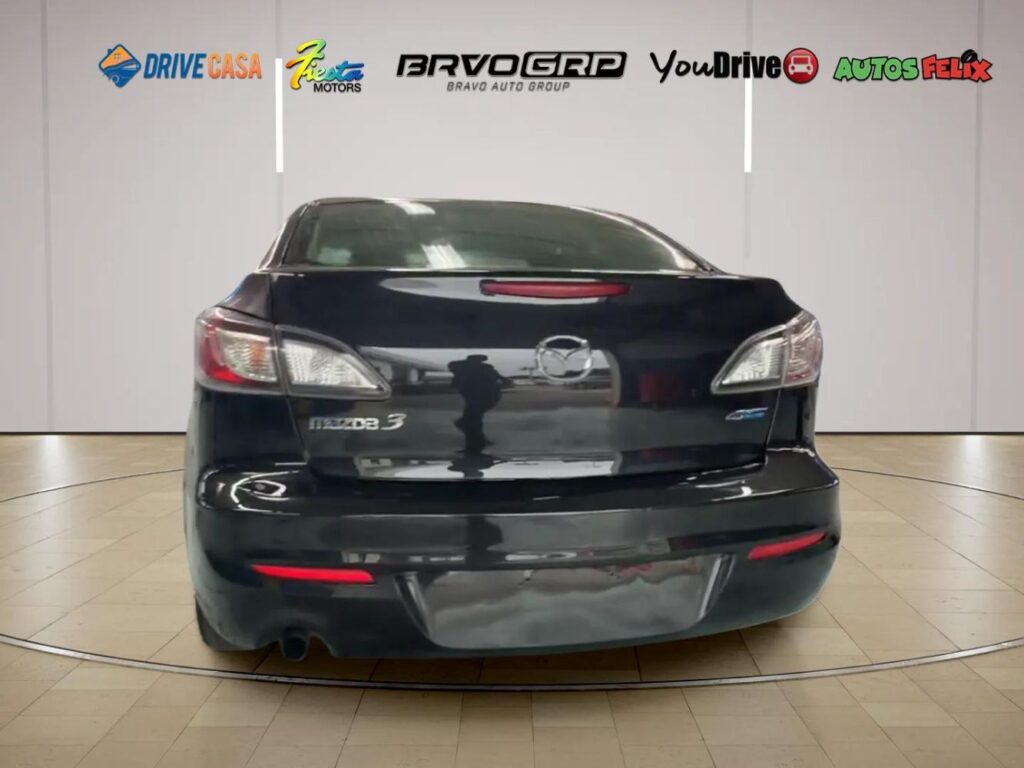 2013 Mazda MAZDA3 i Sport 4-Door