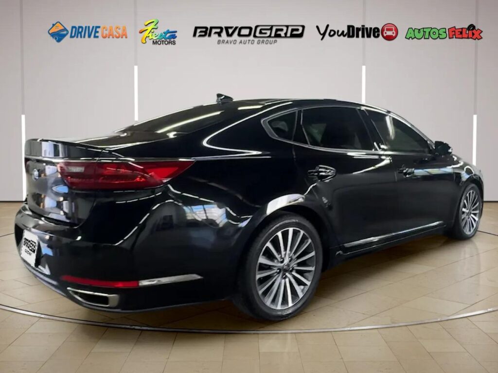 2017 Kia Cadenza Technology