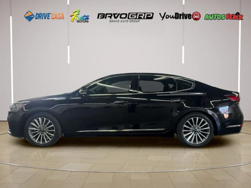 2017 Kia Cadenza Technology
