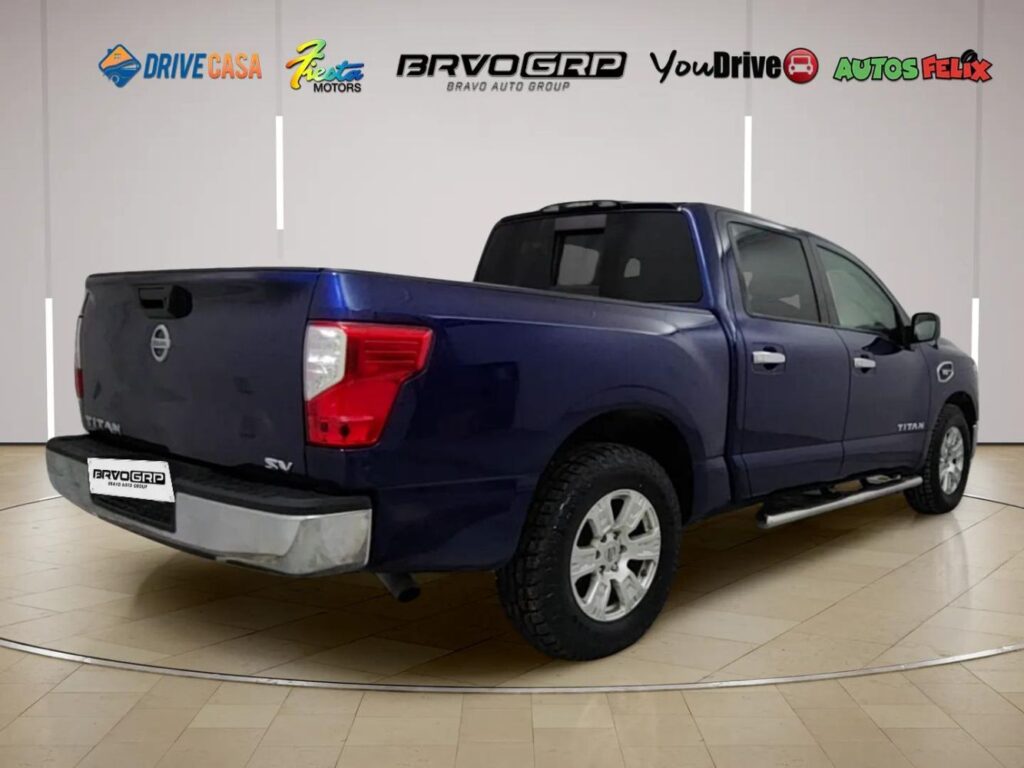 2017 Nissan TITAN SV