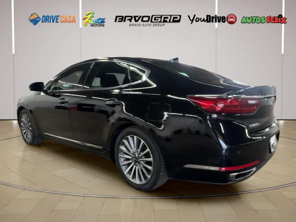 2017 Kia Cadenza Technology