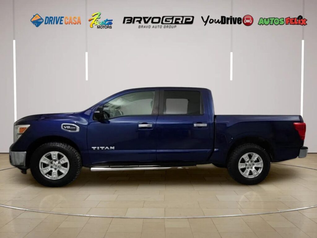 2017 Nissan TITAN SV